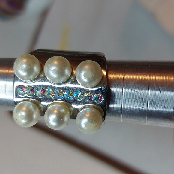 Silver Tone Unique Faux Pearl AB Crystal Ring Size 5.75 - Picture 4 of 4